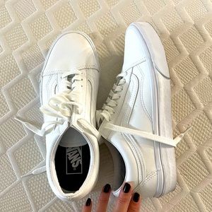 White Vans Sneakers | Unisex | women’s 9.5, men’s 8